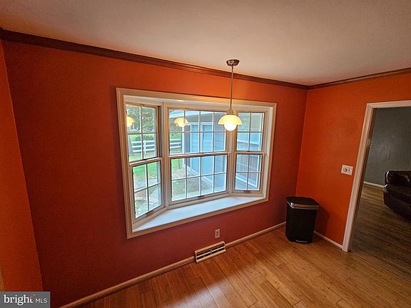 5th image of 9732 Evergreen Ave