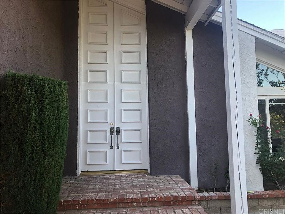 1st image of 23105 Cerca Dr