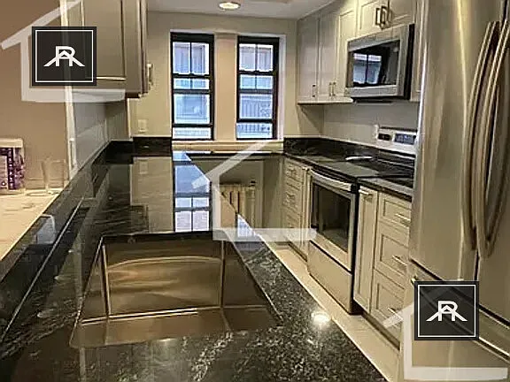 452 Park Dr #1 — Photo 1
