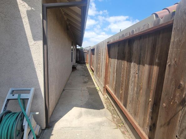 1117 La Mesa St, Escalon, CA 95320