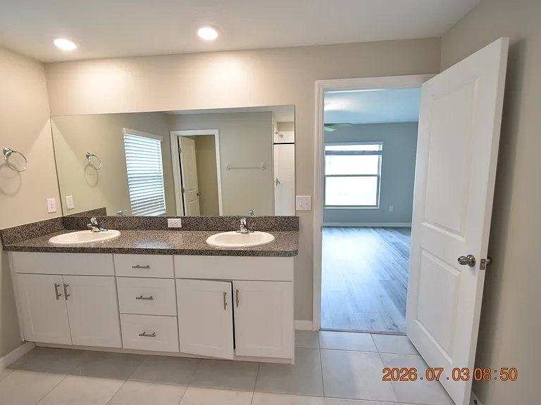 3507 N Maryland Ave — Photo 32