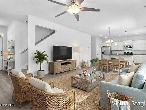 2nd image of 1561 St Joseph Drive SE