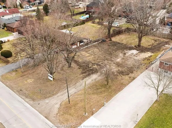 1122 Reaume Rd, Lasalle, ON N9J 1C1