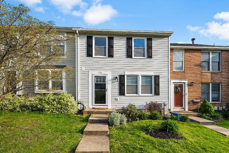 1st image of 131 Spruce Woods Ct