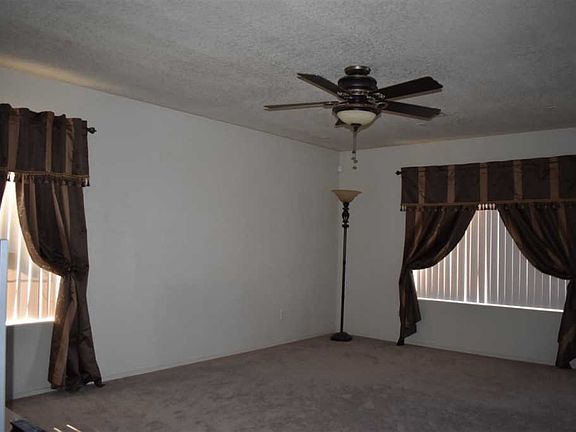 3rd image of 4312 S Jasmine Ave