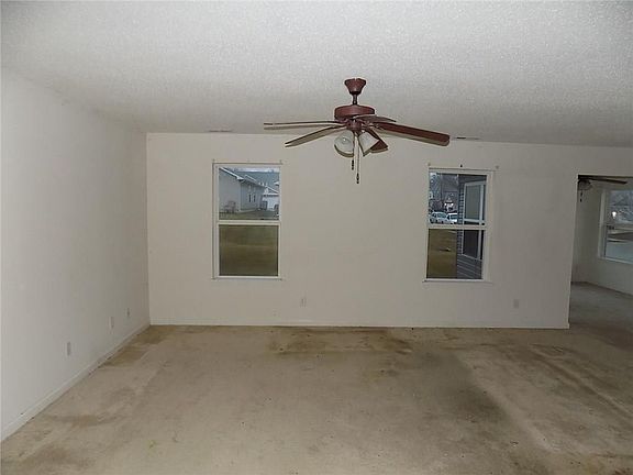 5th image of 526 Shining Star Ln