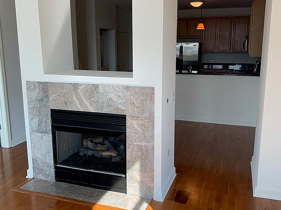 5th image of 1600 S Prairie Ave #908SA