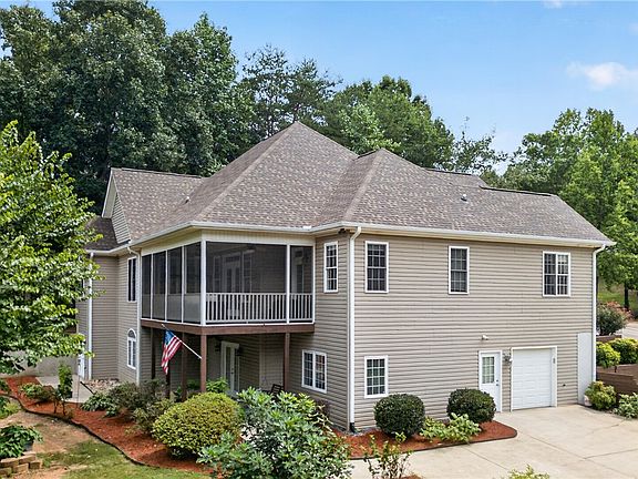 2nd image of 604 Laurel Haven Ct