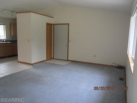 3rd image of 339 W Franklin St