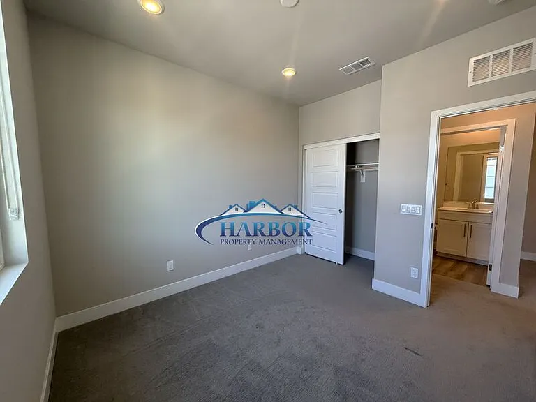1492 W Sunrise Ln — Photo 13