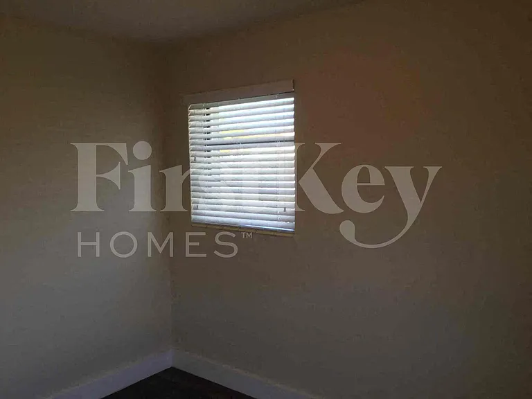 10020 SW 37th St — Photo 20