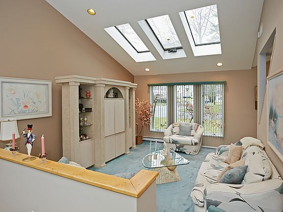 2nd image of 88 Woodcut Ln