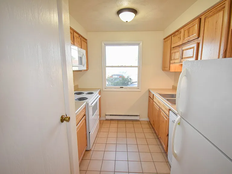 351 W Grape St — Photo 7