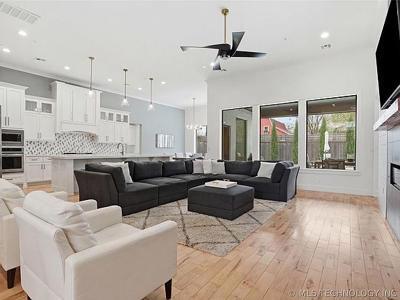 3rd image of 7409 S Chestnut Ave
