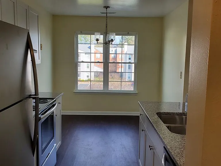 1893 Chantilly Ct — Photo 3