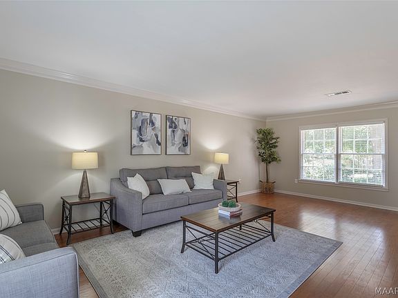 3rd image of 3110 Highfield Dr