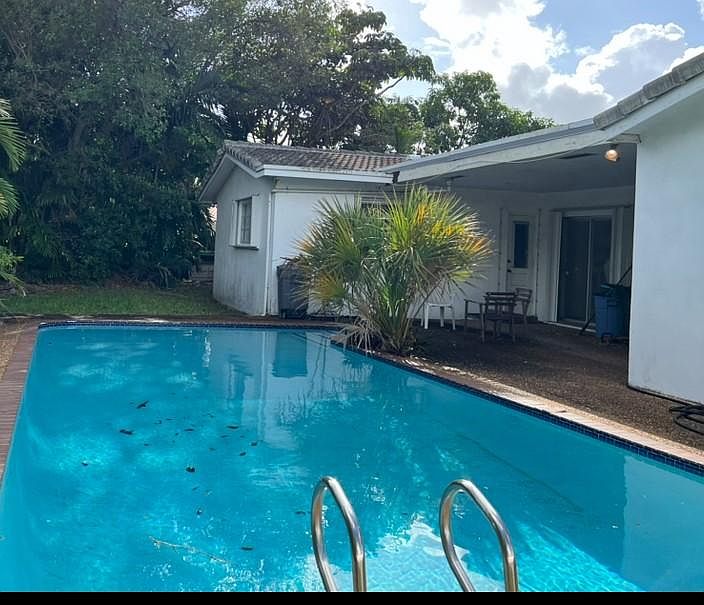1st image of 20721 NE 19th Ct