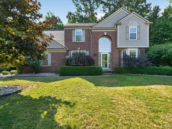 6350 Knob Hill Ct, Grand Blanc, MI 48439