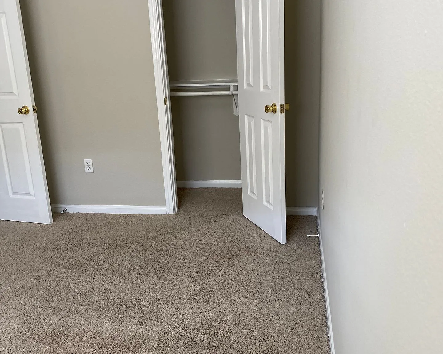 Duplex For Lease — Photo 2