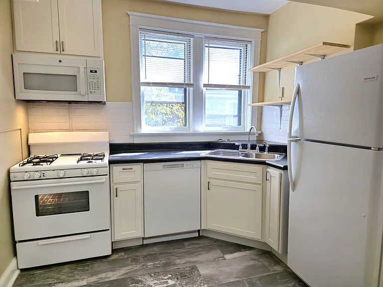 7208 Forsyth Blvd — Photo 6