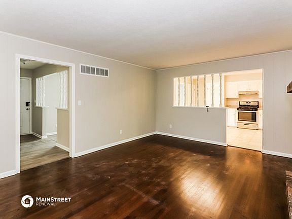 4th image of 10823 White Ave