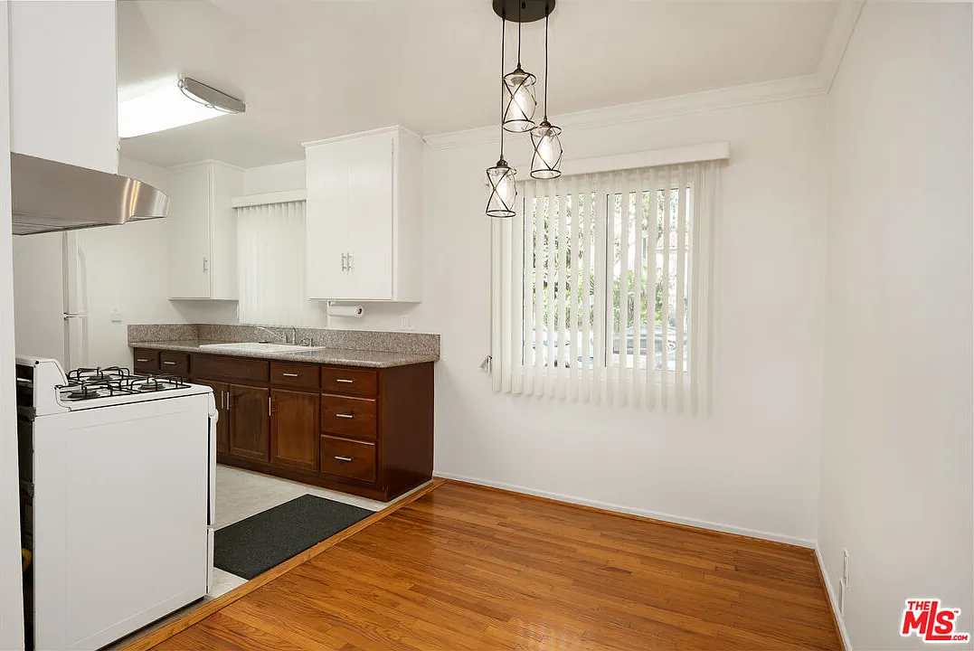 2 bed, 1.0 bath, 760 sqft, $2,950 — Photo 3