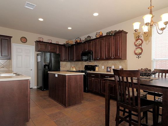 Upgrade Open Kitchen, Mahagony Cabinets, Lrg Island, Silestone, Backsplash