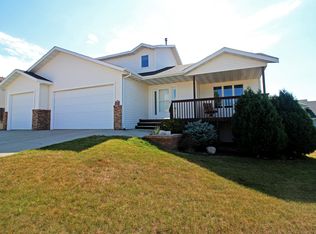 2355 Pointe Loop, Bismarck, ND 58503