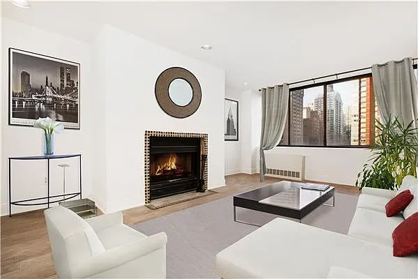 Sold by Evans Real Estate | media 7