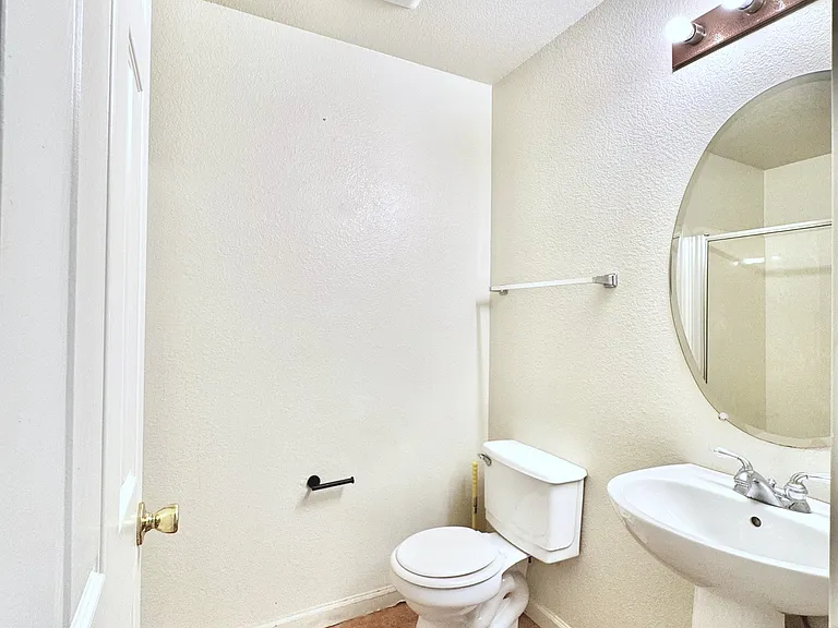 1207 Silverton Way — Photo 24
