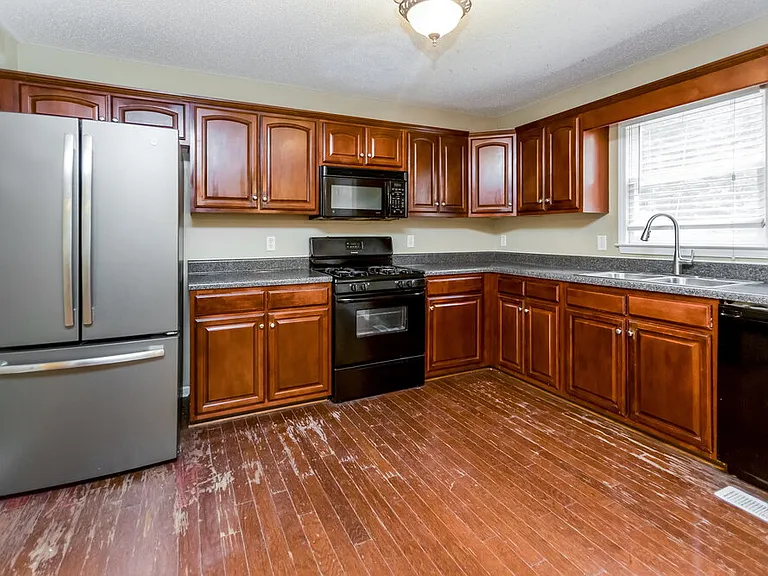 815 Tynsdale Dr — Photo 10