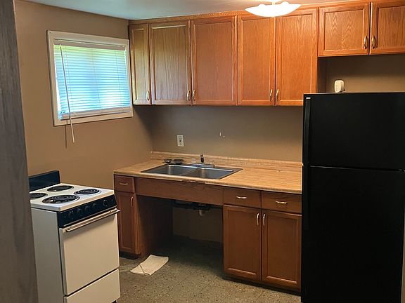 2nd image of 43 Lakeview Blvd APT B
