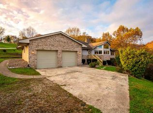 138 Deerfield Dr, Winfield, WV 25213