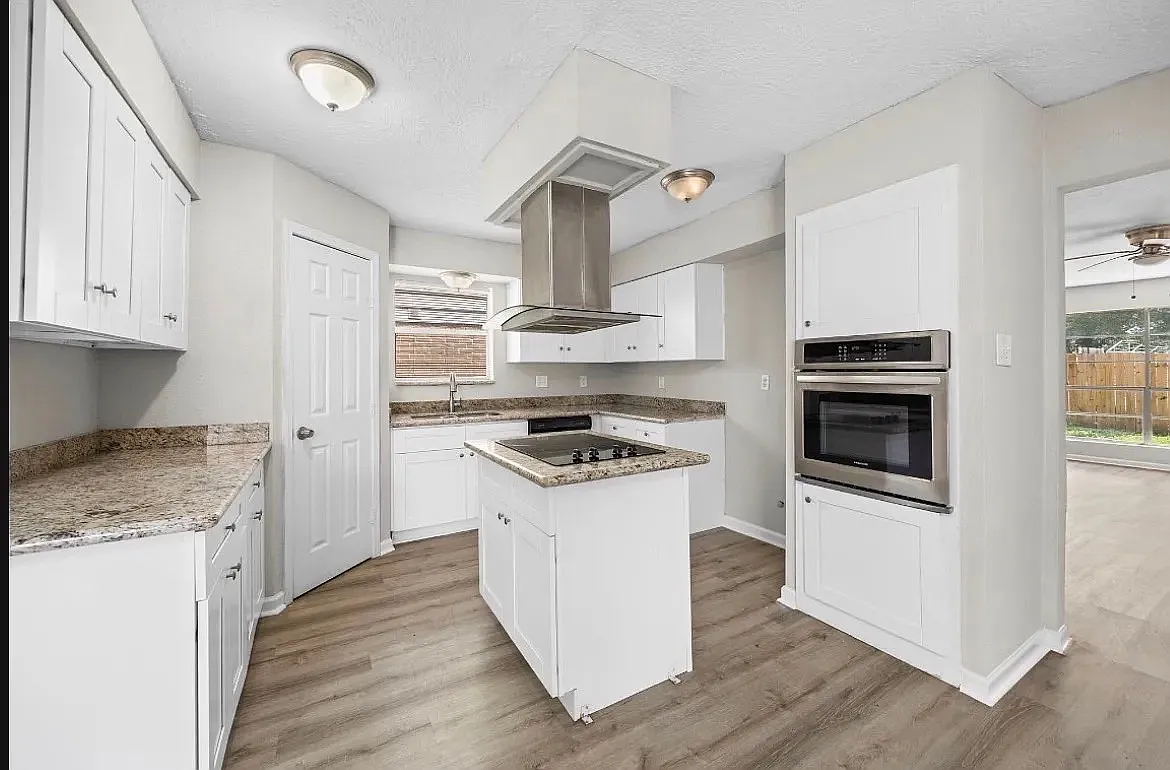 3 bed, 1814 sqft, $1,886 — Photo 2