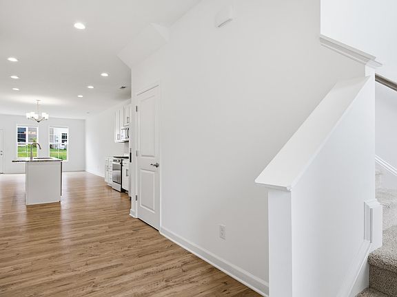 4th image of 3021 Deptford St
