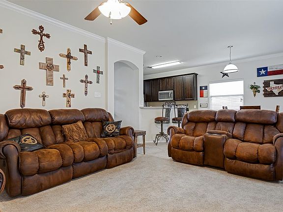 3rd image of 618 Catherine Ln