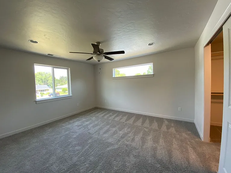 220 W Maple St #B — Photo 13
