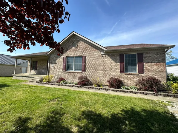 106 E Oak St, Roachdale, IN 46172