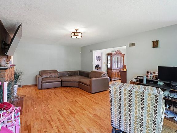 4th image of 1443 Ogden Ave