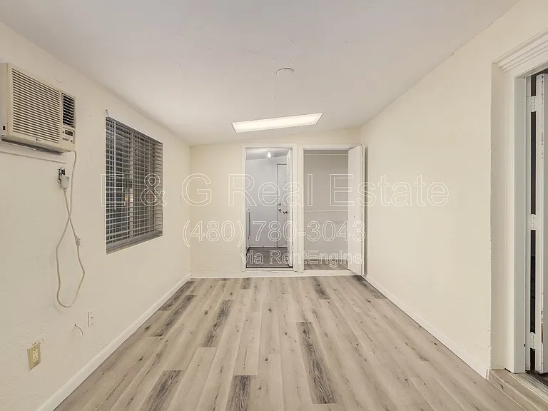 1136 W 12th St — Photo 21
