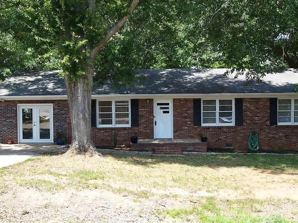 1st image of 403 Lynchburg Dr