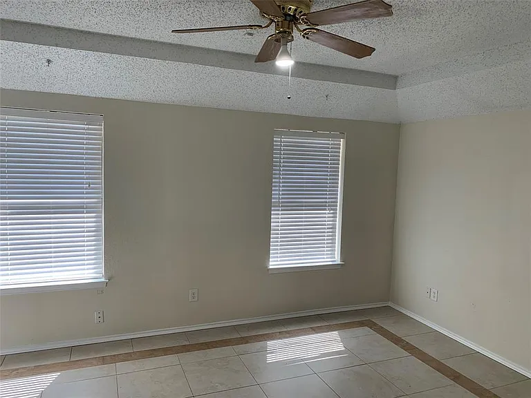511 Essex Pl — Photo 9