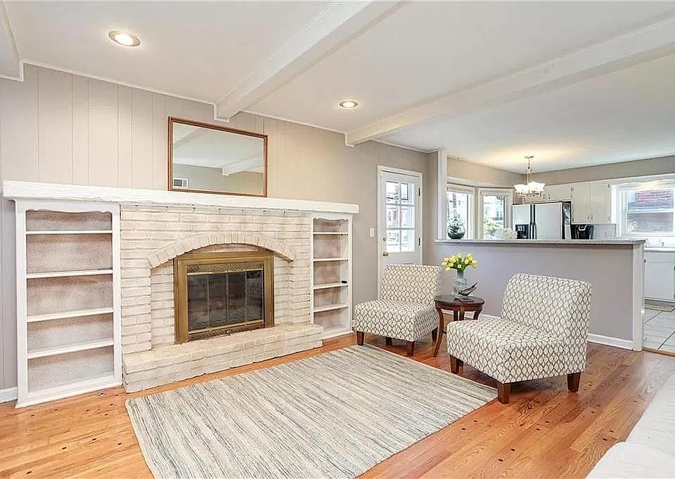 1st image of 8423 W 90th St