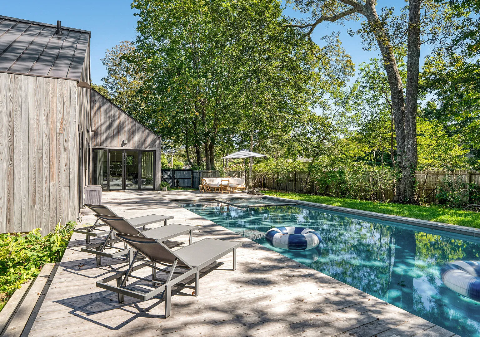 New Build East Hampton Home, Centrally Located & Modern Design — Photo 3
