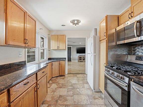 3rd image of 16651 88th Ave