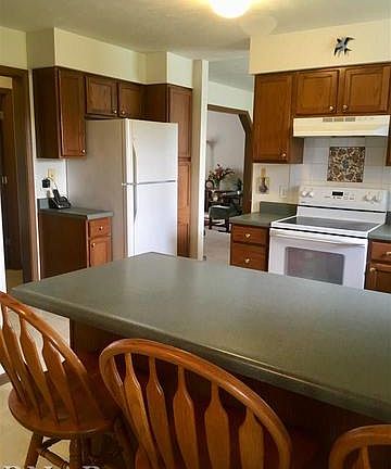 2nd image of 905 Brighton Ave
