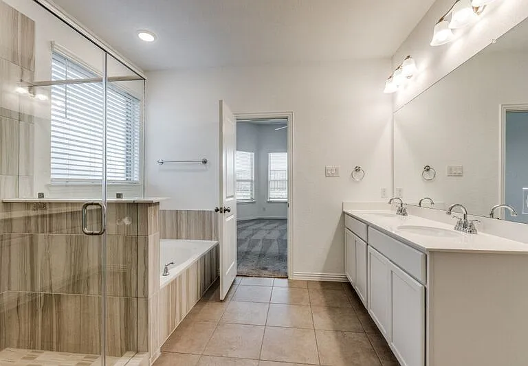 1501 Ross Ave — Photo 4