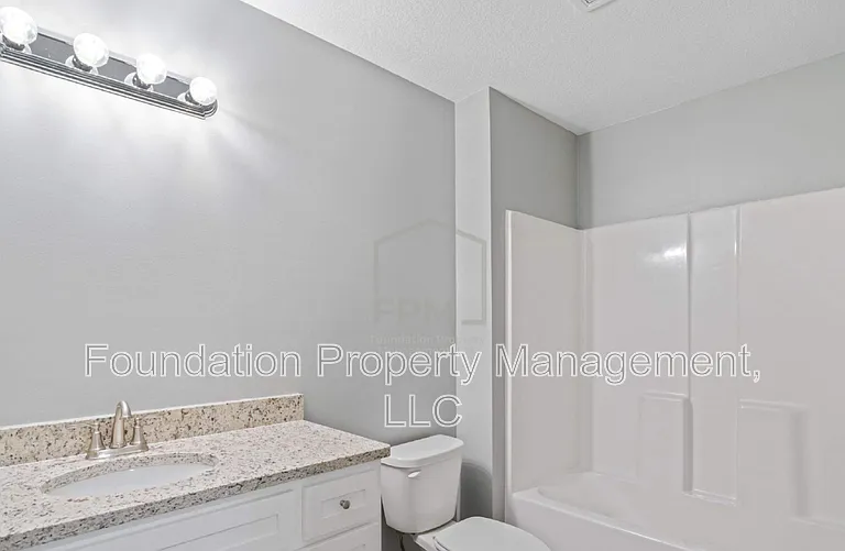 1470 Lyndale Ave — Photo 22