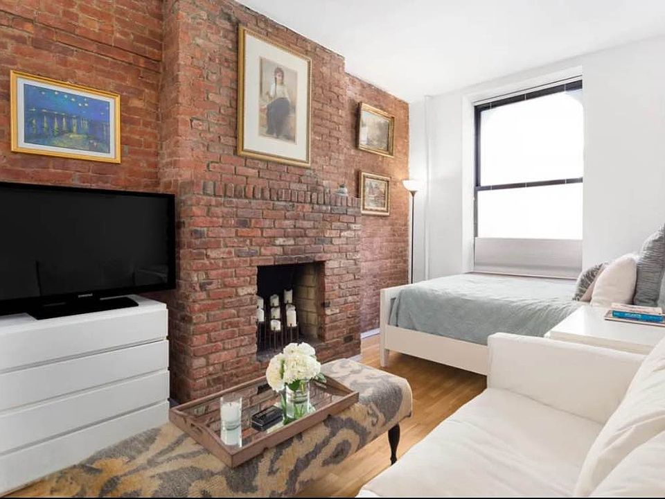 1st image of 24 Cornelia St #1