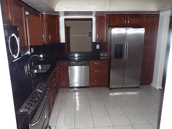 5th image of 8421 NW 17th Ct